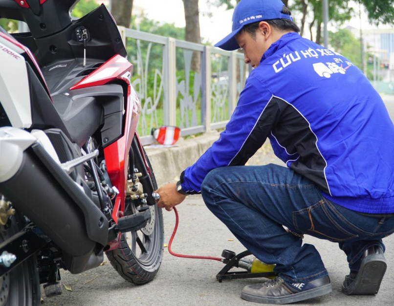 Vá xe máy lưu động